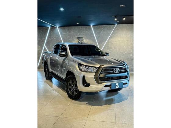 TOYOTA HILUX 2.8 D-4D TURBO DIESEL CD SR 4X4 AUTOMÁTICO